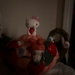 Hello Kitty Strawberry Teapot